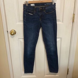 Women’s GAP 1969 jeans sz 26 Short